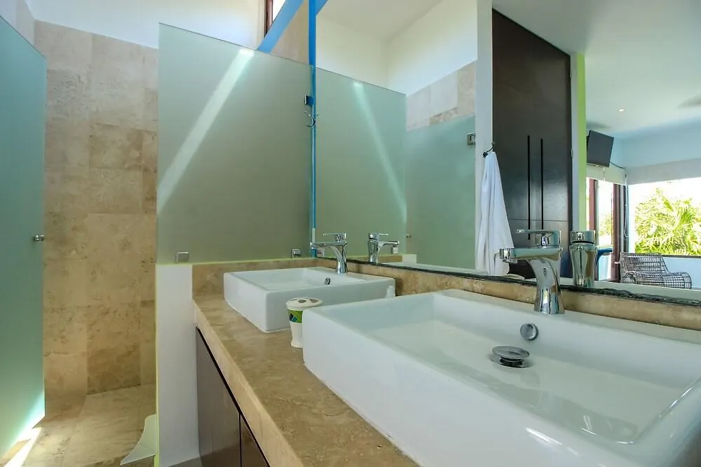 Luxury Home With Rooftop Steps Away From Beach By Olahola Akumal Mexique